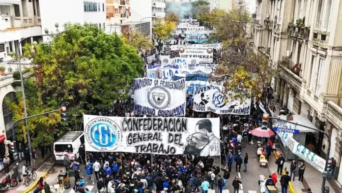 La CGT marcha tras en rechazo de la Ley Bases y en contra de la Reforma ...