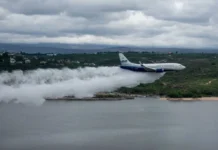 Un Boeing 737 hidrante realizó maniobras a baja altura sobre Villa Carlos Paz y causó sorpresa