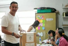 #Elecciones2025 | Siciliano votó en Córdoba y pidió que la gente “ejerza su derecho sin miedo”