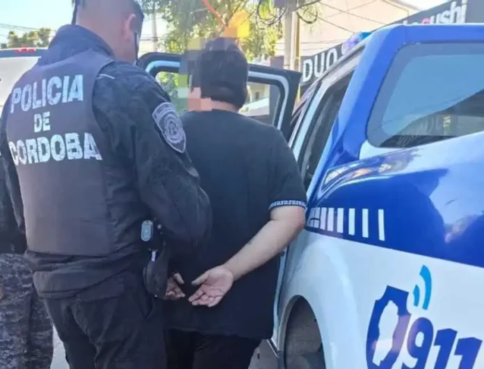 Policía - detenido