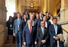 En Estados Unidos, Llaryora se reunió con el secretario general de la OEA, Albert Ramdin