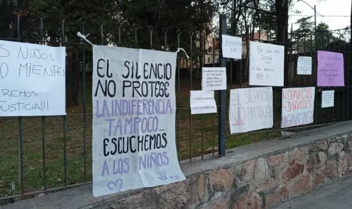 Abusos - Marcha - Carteles