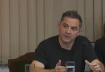 Ribetti dijo que el discurso de Avilés “sonó a despedida” y lo acusó de apropiarse de propuestas opositoras