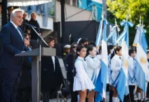 Llaryora encabezó el Día de la Bandera en Bell Ville y pidió “menos grieta y más acuerdos”