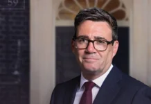 Andy Burnham asumió como primer ministro británico y prometió una nueva etapa