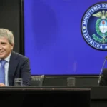 Caputo presentó Inocencia Fiscal II: “Tener los dólares debajo del colchón es un muy mal negocio”