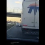 Manejaba un camión usando el celular, sin cinturón y a exceso de velocidad