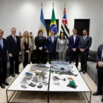 Milei fue condecorado en San Pablo y acompañó el lanzamiento presidencial de Flávio Bolsonaro