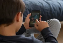 Seis de cada diez chicos de tercer grado ya tienen celular propio