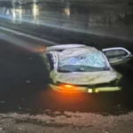 Tres adolescentes heridos tras caer con un auto al río en Cosquín