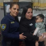 Una sargento realizó maniobras de Heimlich y salvó a un bebé de un año en Villa Carlos Paz