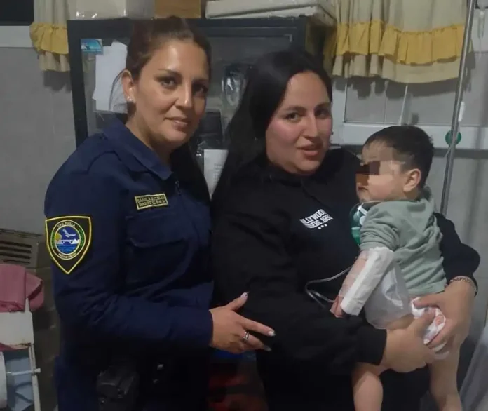 Policía - bebé