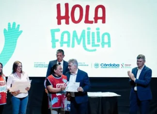 Llaryora presentó el programa de acompañamiento integral “Hola Familia”
