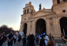 Marcha de los Pintorcitos: al grito de “encubridores”, el reclamo llegó a la Catedral y al Arzobispado de Córdoba