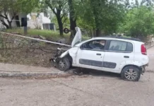 Perdió el control, chocó contra un árbol y una vivienda y fue hospitalizada en Villa Carlos Paz