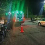 Chocaron un auto y una moto en Villa Carlos Paz y un joven fue trasladado al Hospital Sayago