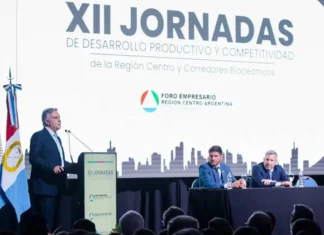 Llaryora volvió a reclamar un plan de infraestructura para potenciar el desarrollo del interior productivo