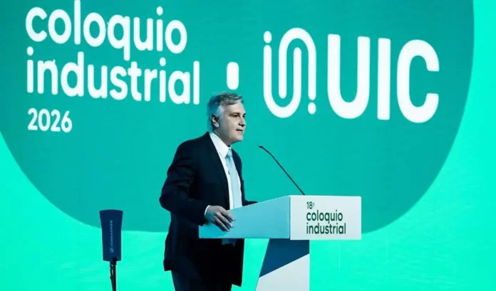 Llaryora en el Coloquio de la Unión Industrial de Córdoba (1)